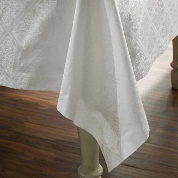 Luciana Scroll Tablecloths & Napkins